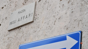Borsa: Milano parte in calo, -0,74%