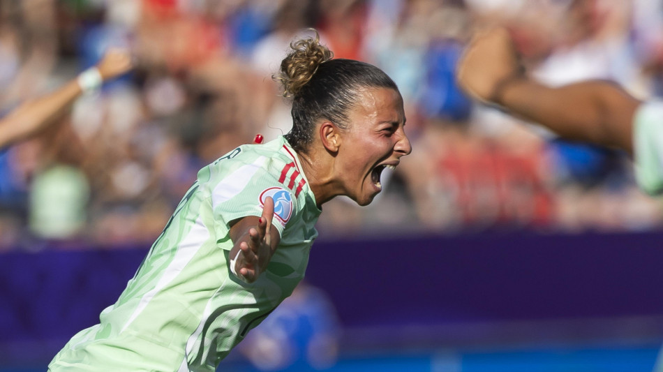 Calcio: 3-0 alla Serbia, l'Italia tiene viva la speranza del pass mondiale