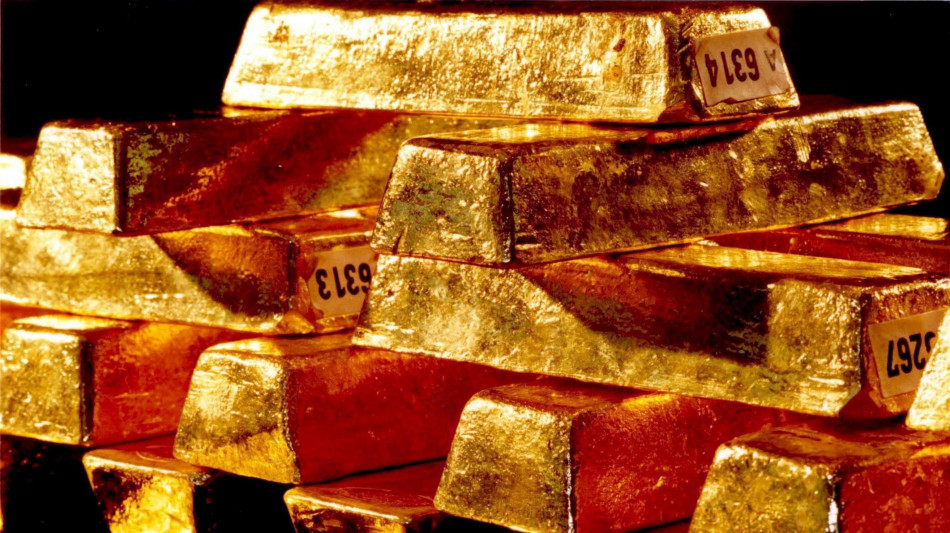 Il prezzo dell'oro sale ancora, scambiato a 3.331 dollari