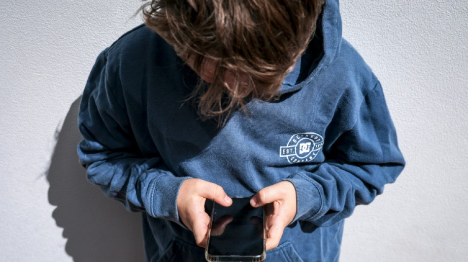 Australie: pour les r&eacute;seaux, le casse-t&ecirc;te du contr&ocirc;le de l'&acirc;ge 