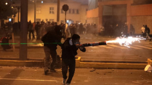 Masiva protesta deja 15 polic&iacute;as heridos en Per&uacute; tras instalarse nuevo gobierno