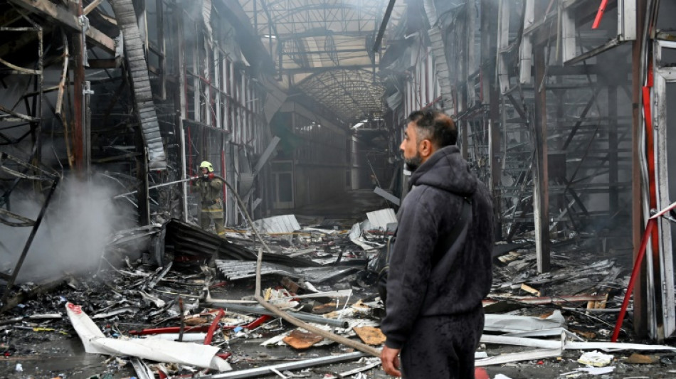 Dois mortos em Kiev e voos cancelados na Rússia em novos ataques cruzados