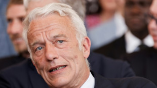 L&eacute;gislatives: devant les patrons, la gauche se d&eacute;fend, le RN veut rassurer
