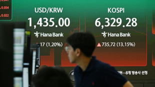Stocks diverge with earnings, tech in focus