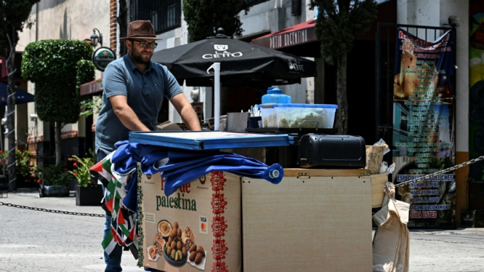 Com a 'cumbia do falafel', palestino constr&oacute;i nova vida no M&eacute;xico