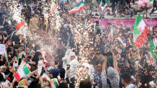 Matrimoni di massa a Teheran per coppie pronte al 'sacrificio' in guerra