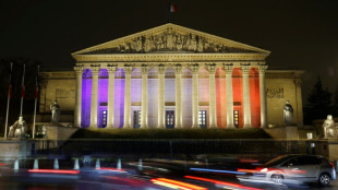 L&eacute;gislatives: les droites continuent de s'&eacute;parpiller, la gauche se lance sous l'&oelig;il de M&eacute;lenchon