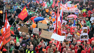 Milhares protestam em Bruxelas contra cortes anunciados pelo governo belga