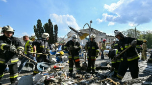 Sigue operaci&oacute;n de rescate tras mort&iacute;fero ataque ruso en el centro de Ucrania 