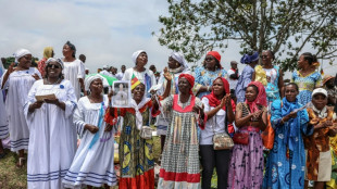 Cameroonians welcome pope on second leg of African tour
