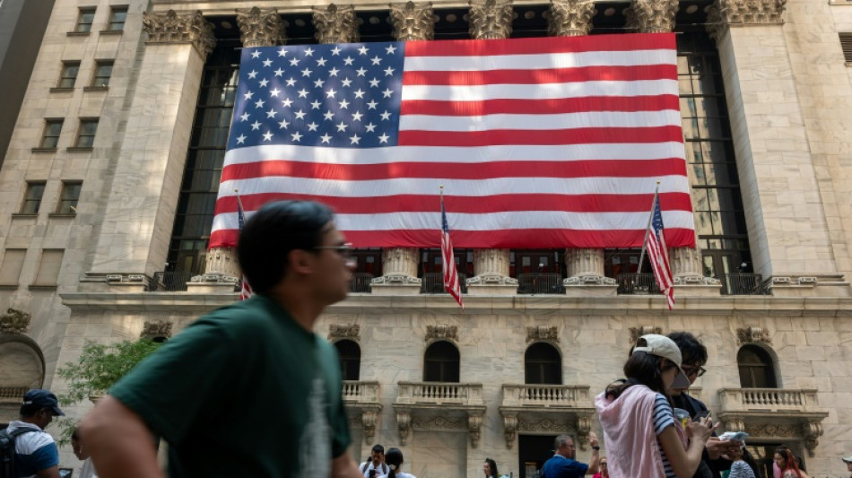 Wall Street ouvre en hausse, l'&eacute;conomie am&eacute;ricaine va bien