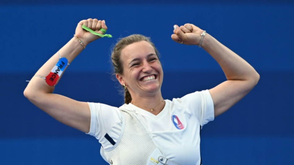 Tir &agrave; l'arc: Lisa Barbelin, le bronze de l'&eacute;motion "puissance 10.000" et du rel&acirc;chement