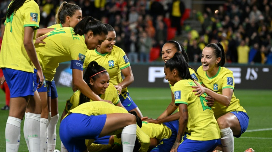 Brasil goleia Panamá (4-0) em jogo de estreia na Copa feminina