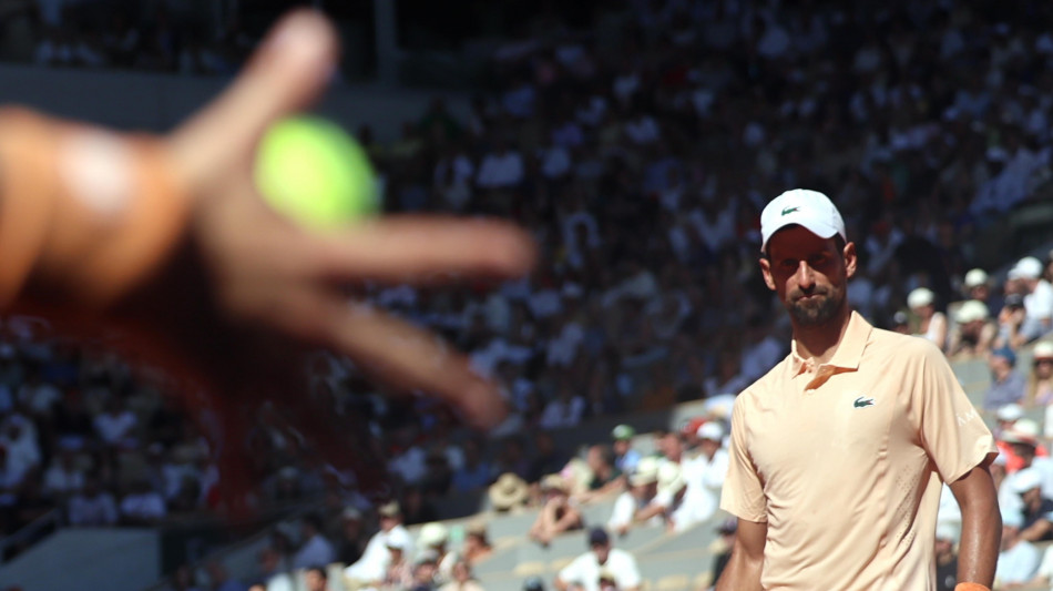 Roland Garros: Djokovic fatica, oltre tre ore per battere Royer