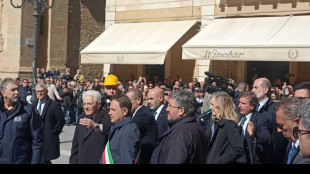 Mattarella accolto da un lungo applauso al suo arrivo a Niscemi