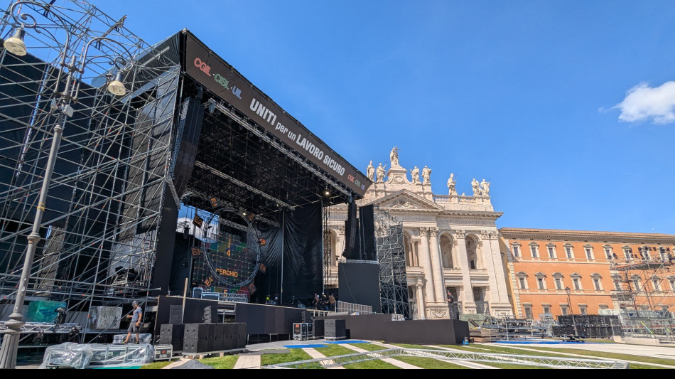 A Roma in costruzione il palco del Primo maggio