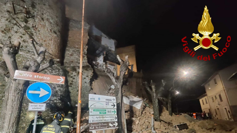 Crollata una porzione delle mura del castello di Fabro