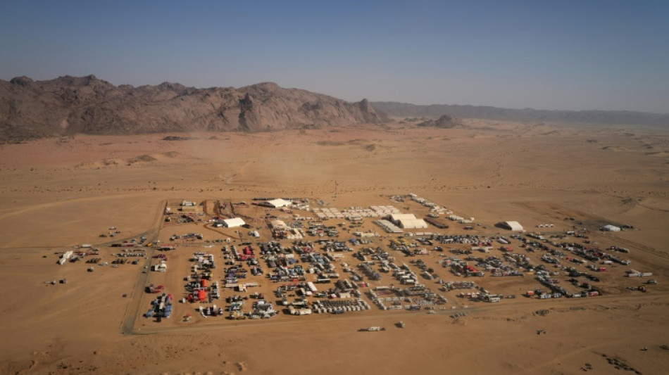 Dans l'h&eacute;licopt&egrave;re du directeur du Dakar, la course surveill&eacute;e du ciel