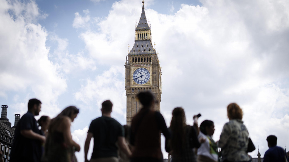 Deficit di bilancio a sorpresa in Gb, a luglio per 1,8 miliardi di sterline
