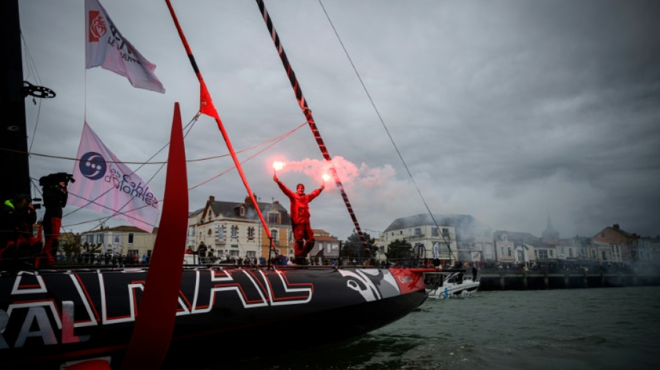 Vend&eacute;e Globe: Beyou et Meilhat, deux marins fiers et fatigu&eacute;s &agrave; l'arriv&eacute;e