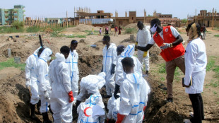 Soudan: Khartoum déterre ses morts pour leur rendre "dignité"