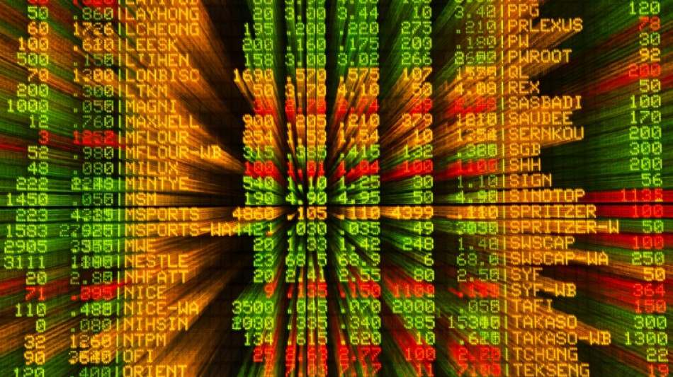 Stocks wobble, oil higher in major trading week