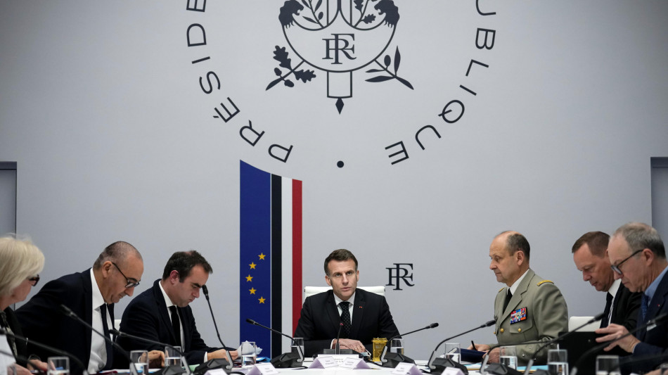 Macron, 'due basi francesi colpite, abbiamo abbattuto dei droni'