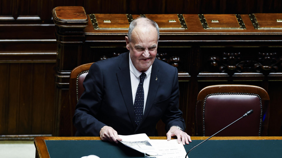 Calderoli firma pre-intese su Autonomia, domani a Venezia