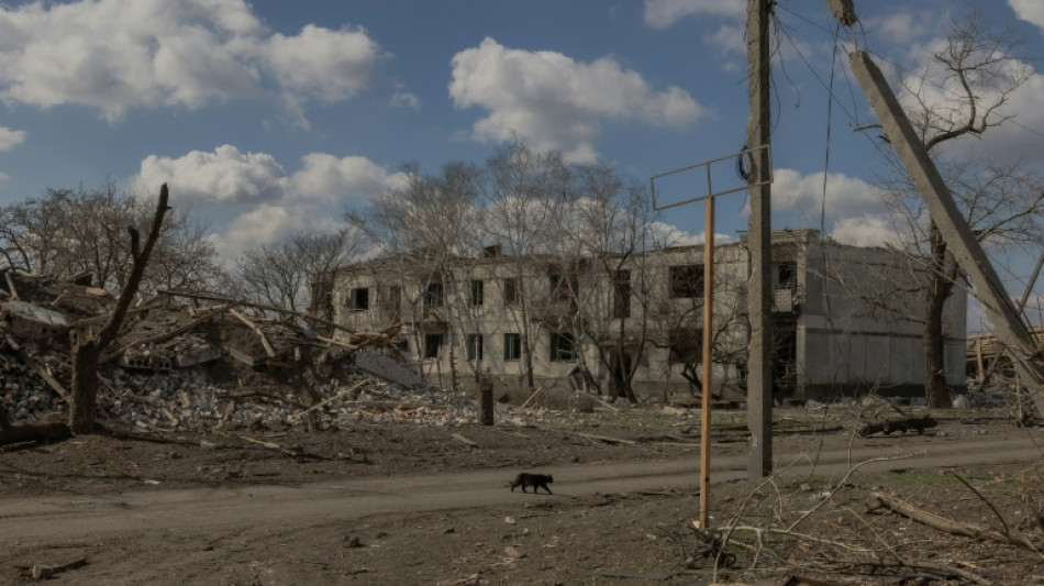 Ukraine sends special forces to embattled eastern city
