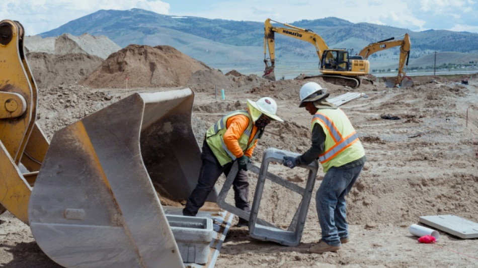 Desemprego cai nos EUA e sal&aacute;rios continuam subindo