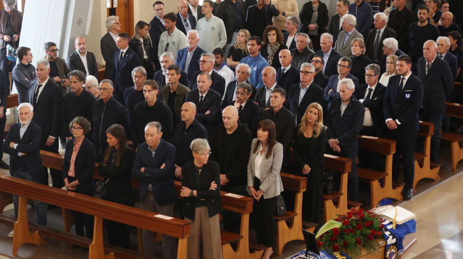 Beccalossi: chiesa gremita per ultimo addio al campione nerazzurro