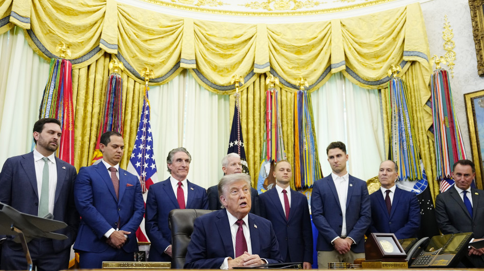 Trump, 'parliamo con l'Iran pi&ugrave; seriamente, non ho fretta di chiudere'