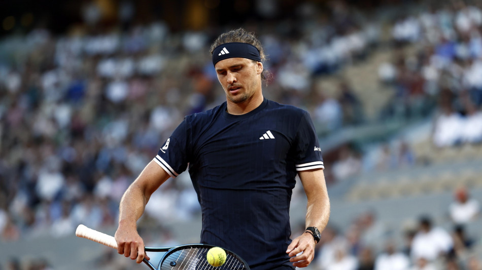 Roland Garros: Zverev al terzo turno, battuto Machac