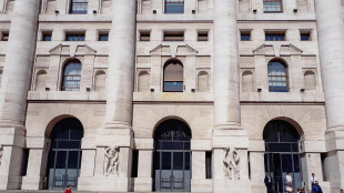 Borsa: Milano apre in calo, -0,43%