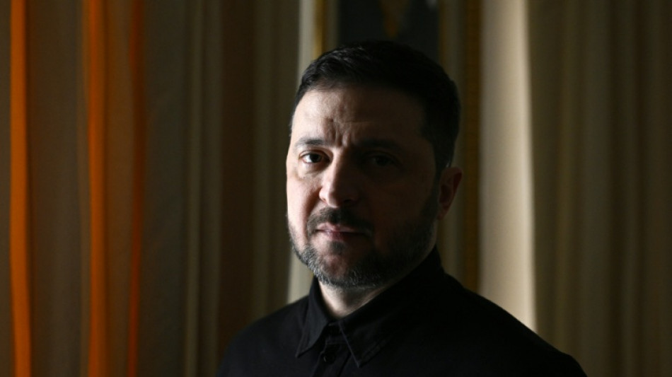 Apr&egrave;s quatre ans d'invasion, l'Ukraine ne "perd pas" la guerre, dit Zelensky &agrave; l'AFP