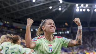Calcio: Linari, "La partecipazione ai Mondiali donne? Vogliamo giocarcela in Svezia"
