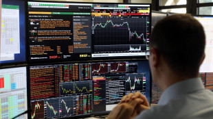 Borsa: Milano tiene a +0,18%, lo spread risale a 80 punti