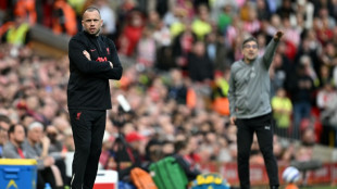 John Heitinga é o novo técnico do Ajax