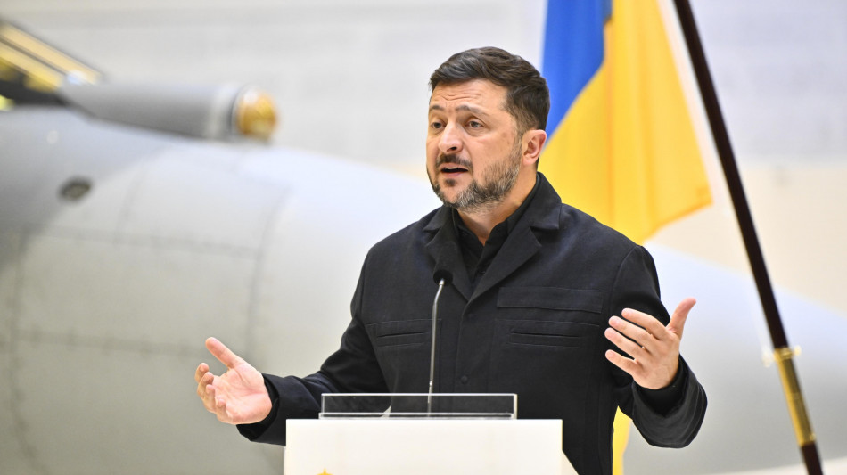Zelensky, colpito un deposito di petrolio russo a 500 km dal confine
