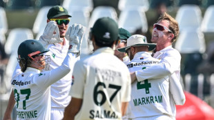 Harmer stars as South Africa beat Pakistan to draw series