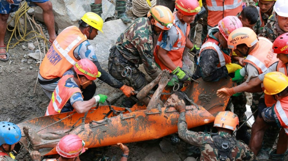 Freude &uuml;ber "Wunder": Zwei Versch&uuml;ttete gut eine Woche nach Sturzflut in Nepal gerettet