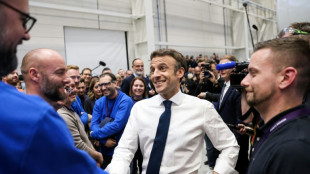 Pr&eacute;sidentielle: Macron et Le Pen, chacun joue la carte du rassemblement