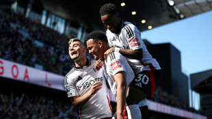 Liverpool perde seu 2º jogo na Premier League; United e City empatam