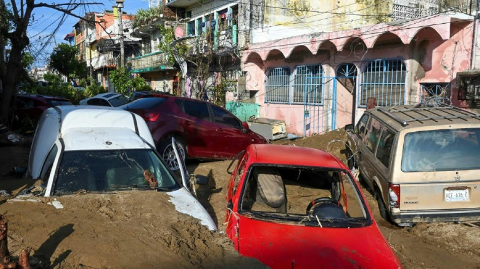 Otis deja 27 muertos y una estela de da&ntilde;os en el puerto mexicano de Acapulco