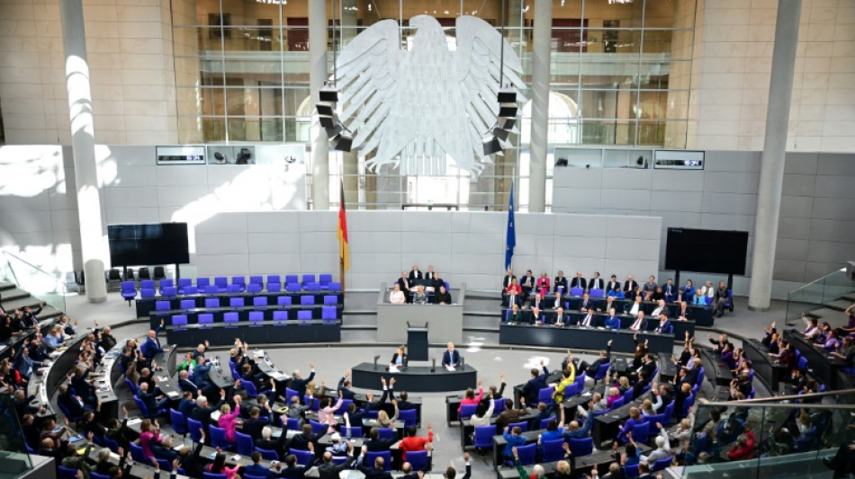 Bundestag bringt Tankrabatt auf den Weg - Aktuelle Stunde zur Ungarn-Wahl