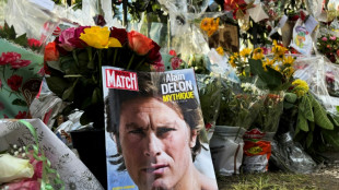 Le choc des photos, le poids du marteau: Paris Match vend des images aux ench&egrave;res