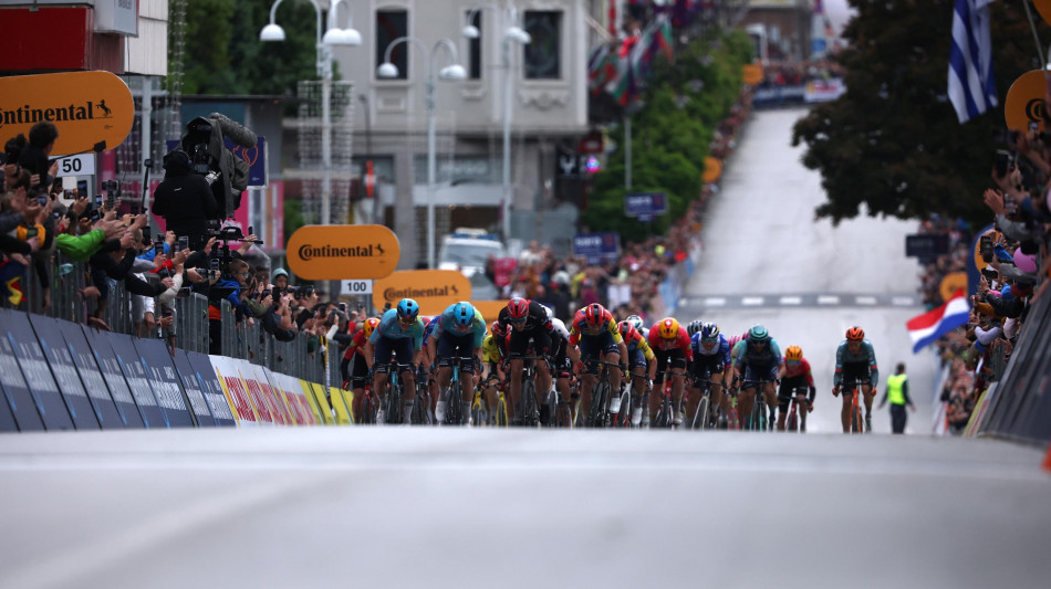 Giro: le squadre rientrate in Italia, domani il via a Catanzaro