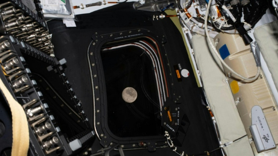 Artemis astronauts breaks space distance record