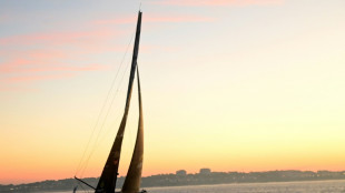 Vend&eacute;e Globe: au soleil levant, Charlie Dalin  franchit sa "plus belle ligne d'arriv&eacute;e"