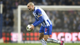 Aos 40 anos, Pepe renova por mais uma temporada com Porto